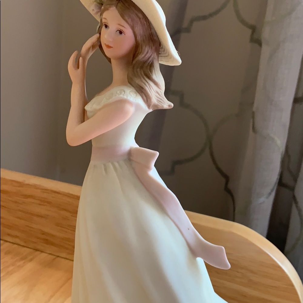 Statue - Picture 3 of 4